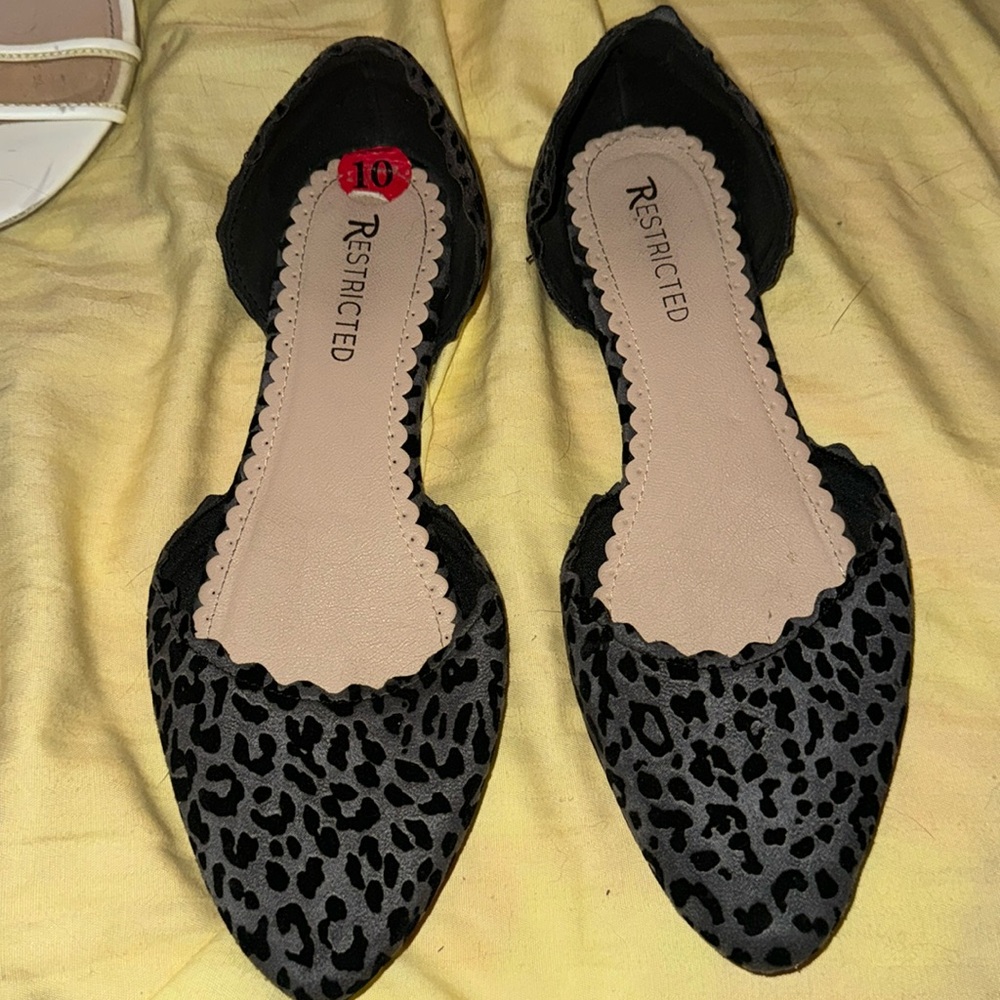 Black and Grey Cheetah Print Close Toed Flats